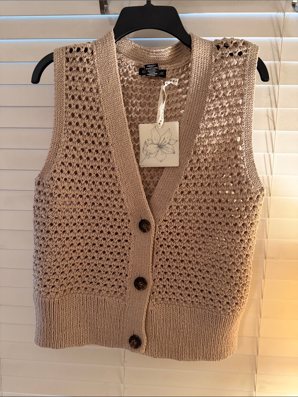Open-Knit Button-Front Sweater Vest in Light Beige - Picture 4 of 7